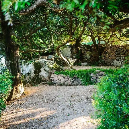 Szálloda Borgo Lu Puleu Perfugas