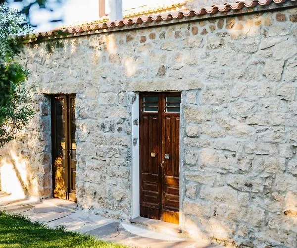 Hotel Borgo Lu Puleu 3*