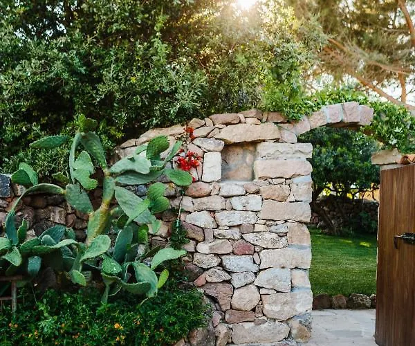 Hotel Borgo Lu Puleu 3*