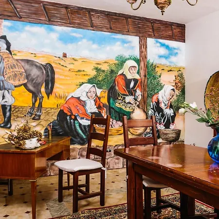 Borgo Lu Puleu מלון 3*